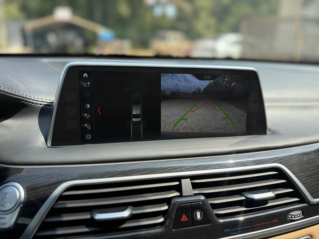 2018 BMW 7 Series Image 25