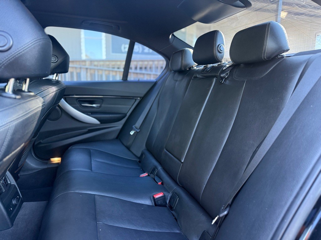 2017 BMW 3 Series Image 10