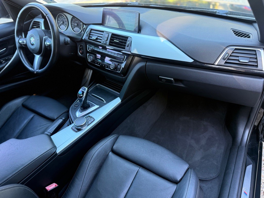 2017 BMW 3 Series Image 13