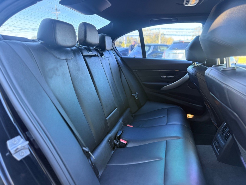 2017 BMW 3 Series Image 14