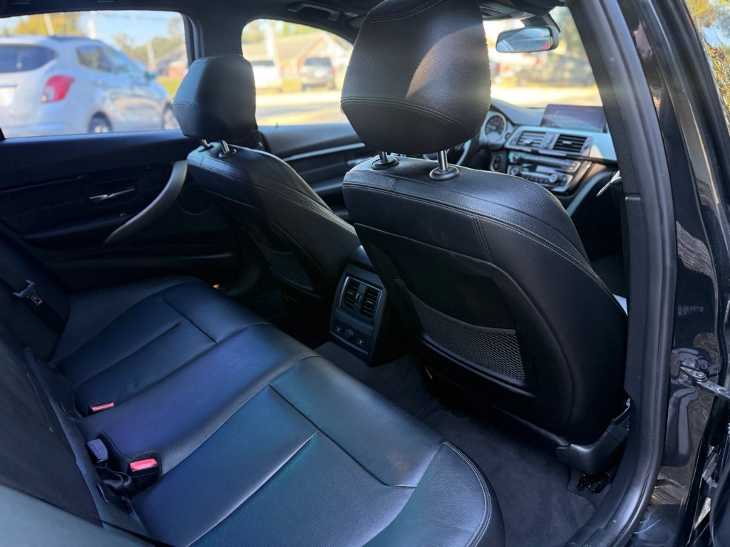2017 BMW 3 Series Image 15
