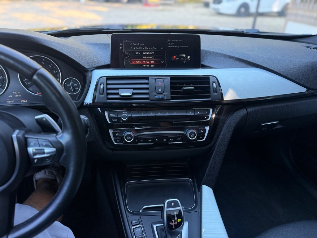 2017 BMW 3 Series Image 17