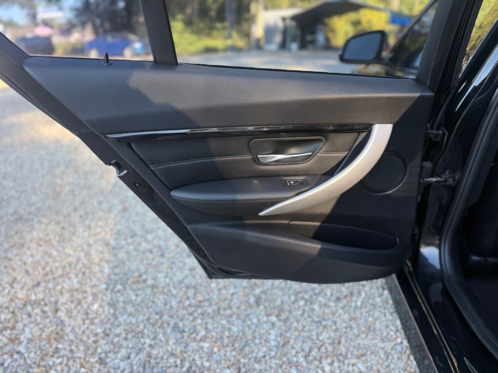 2017 BMW 3 Series Image 20