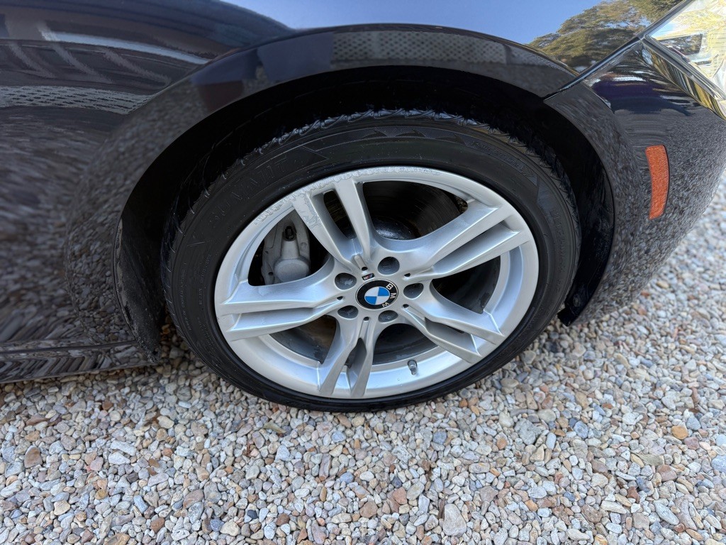 2017 BMW 3 Series Image 24