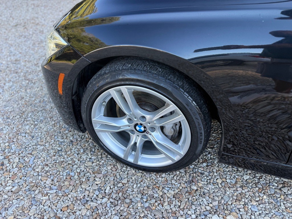 2017 BMW 3 Series Image 25