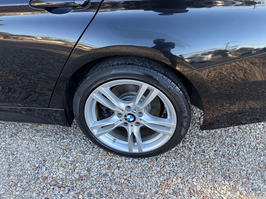2017 BMW 3 Series Image 26
