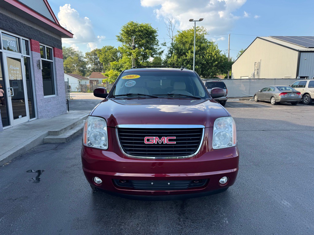 2008 GMC Yukon Image 2