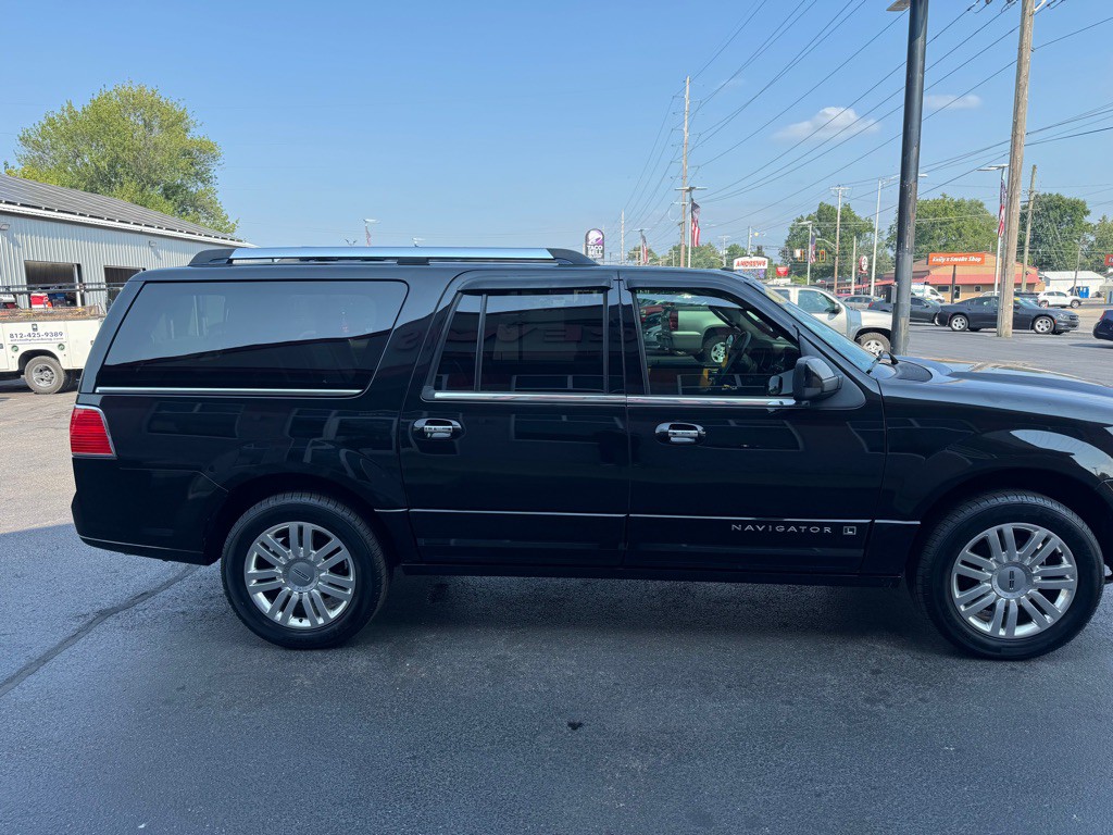 2014 Lincoln Navigator Image 3