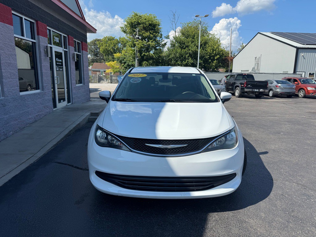 2017 Chrysler Pacifica Image 2