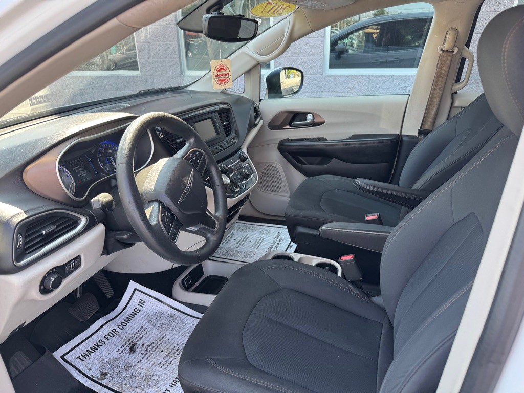 2017 Chrysler Pacifica Image 5