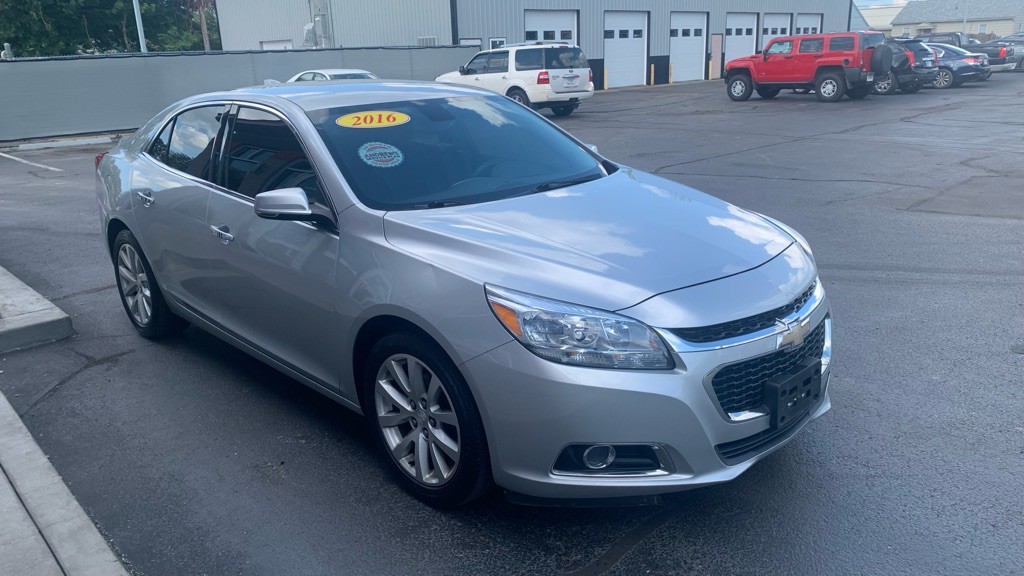 2016 Chevrolet Malibu Image 3