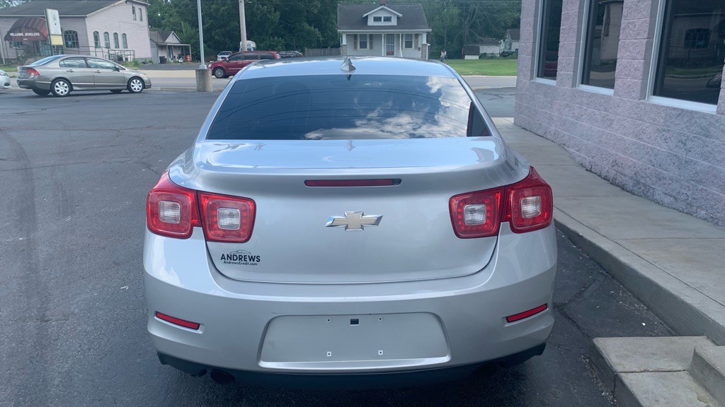 2016 Chevrolet Malibu Image 4
