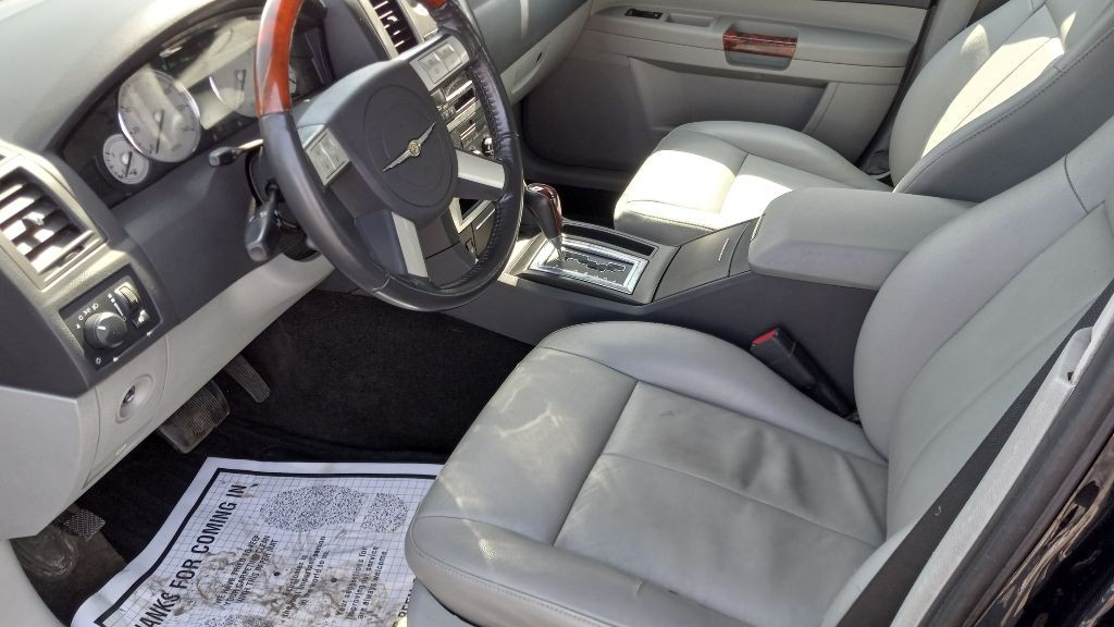 2006 Chrysler 300 Image 5