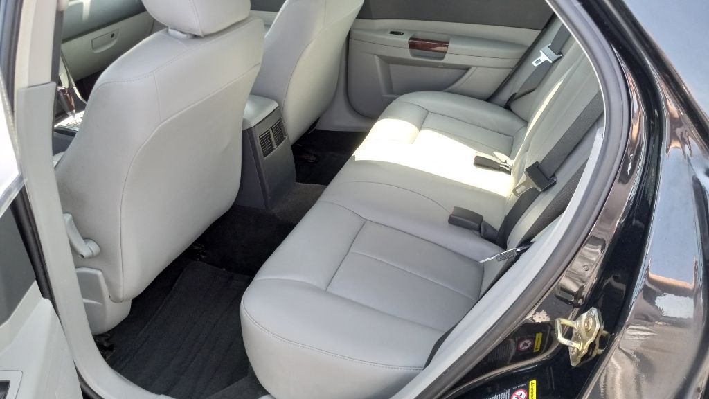2006 Chrysler 300 Image 6