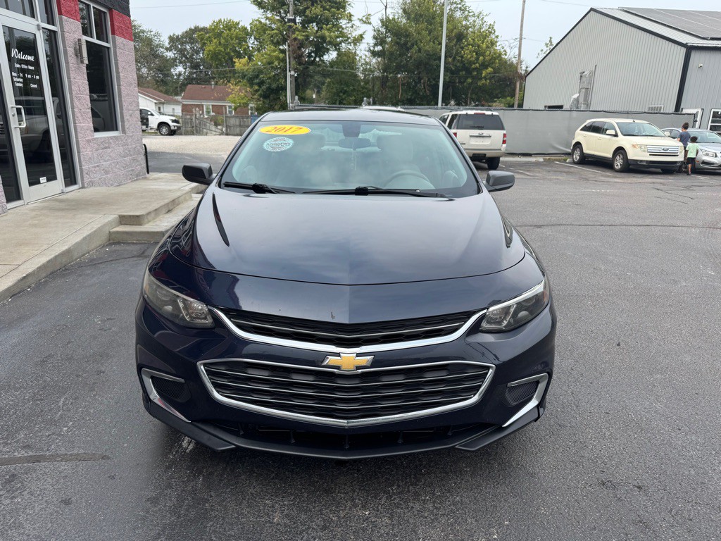 2017 Chevrolet Malibu Image 2