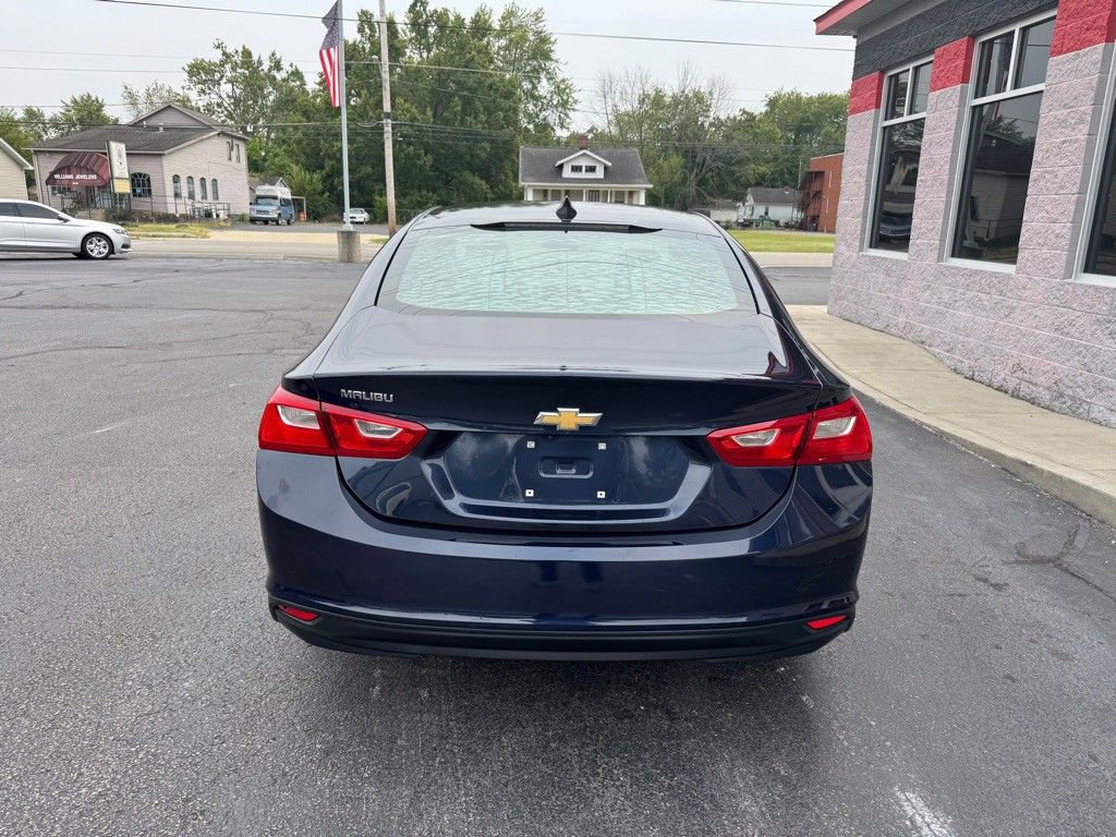 2017 Chevrolet Malibu Image 4