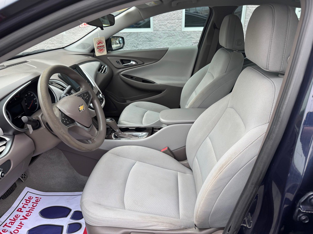 2017 Chevrolet Malibu Image 5
