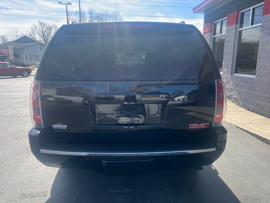 2008 GMC Yukon Image 3