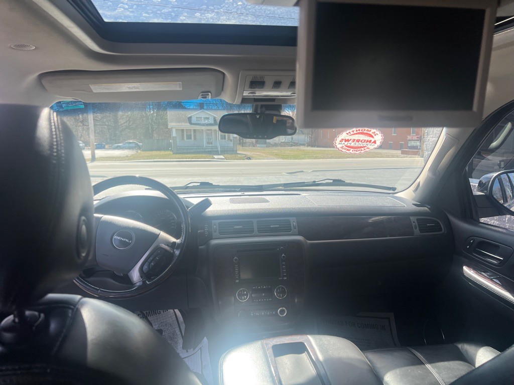 2008 GMC Yukon Image 10