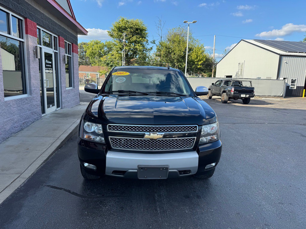 2007 Chevrolet Avalanche Image 2