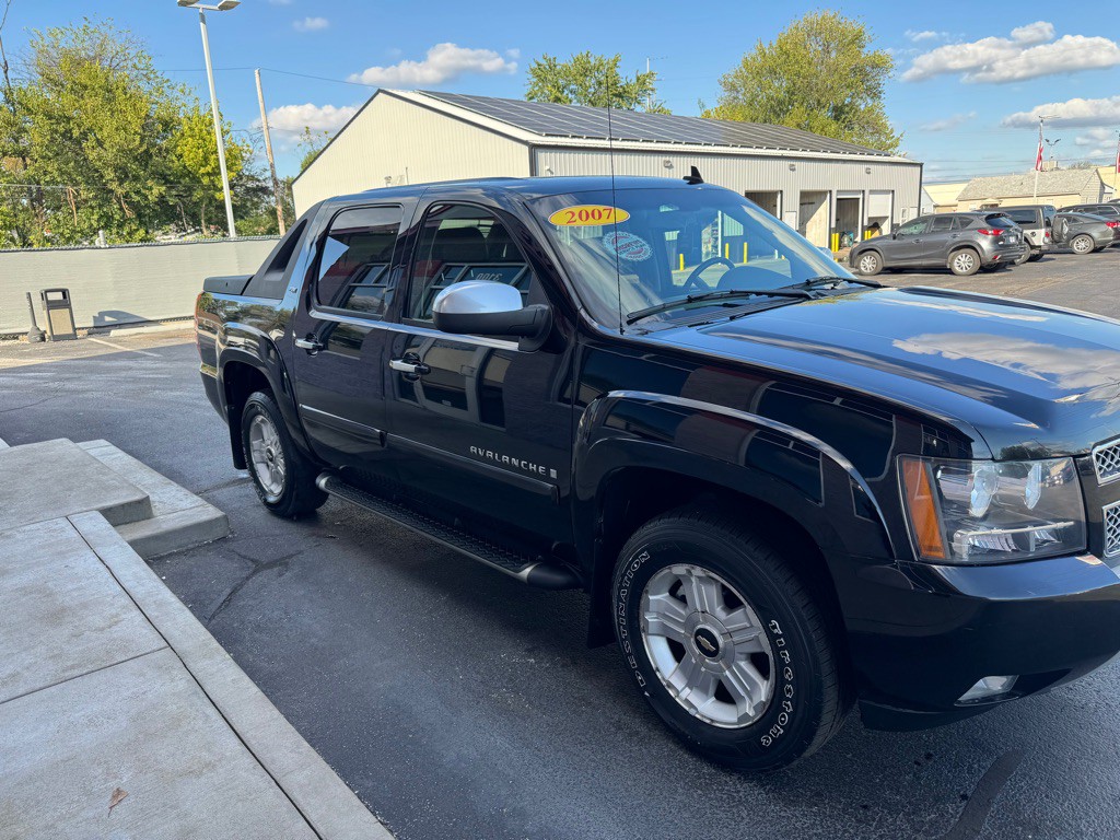 2007 Chevrolet Avalanche Image 3