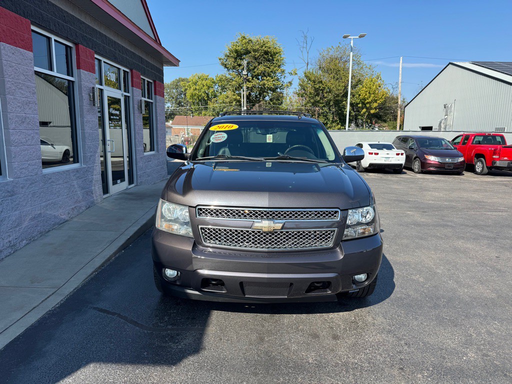 2010 Chevrolet Avalanche Image 2
