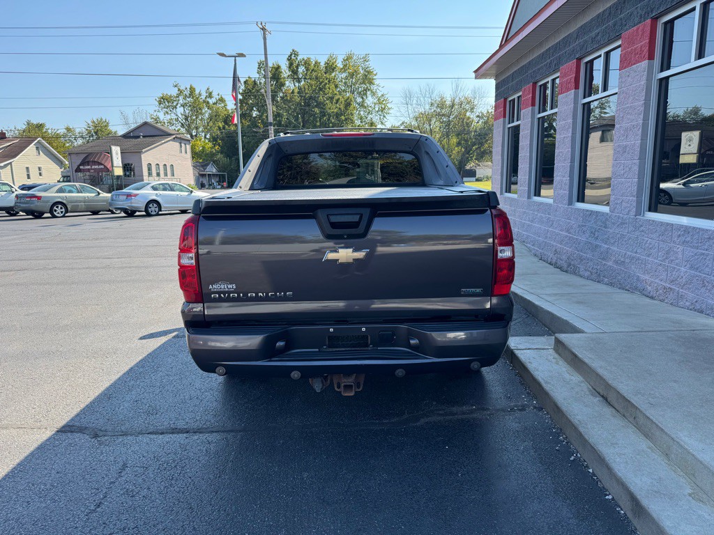 2010 Chevrolet Avalanche Image 4