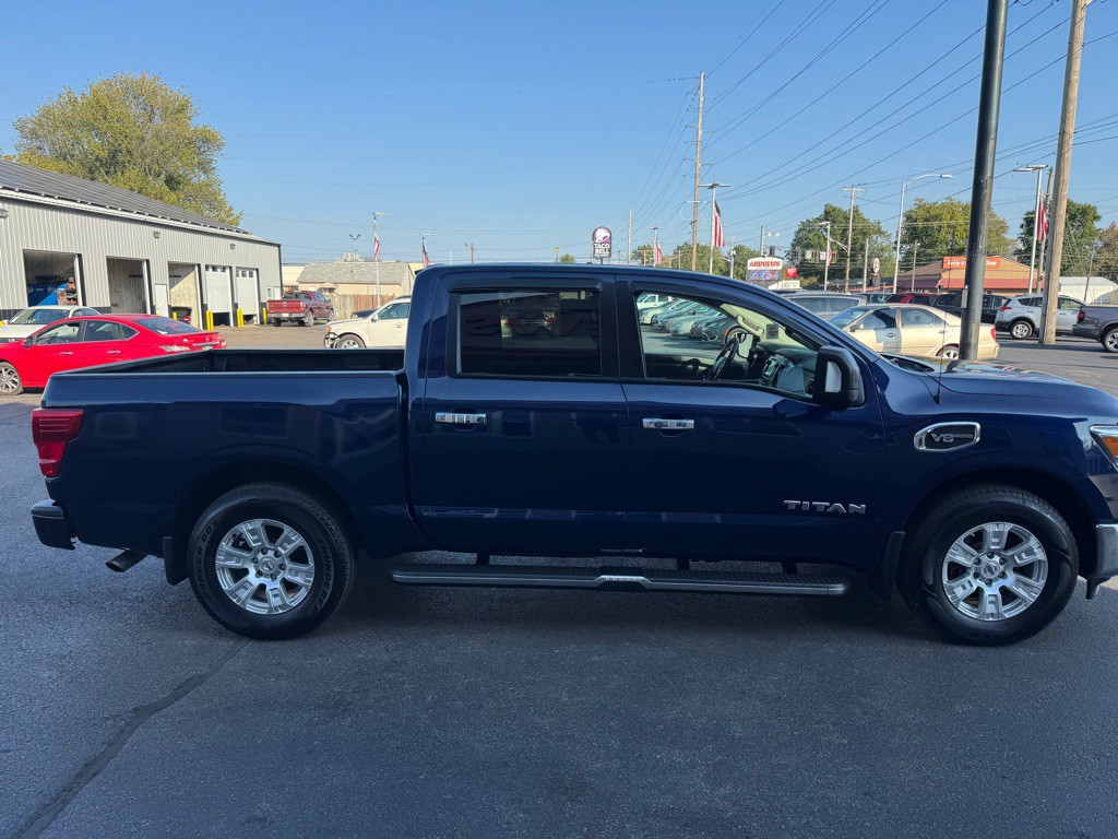 2017 Nissan Titan Image 3