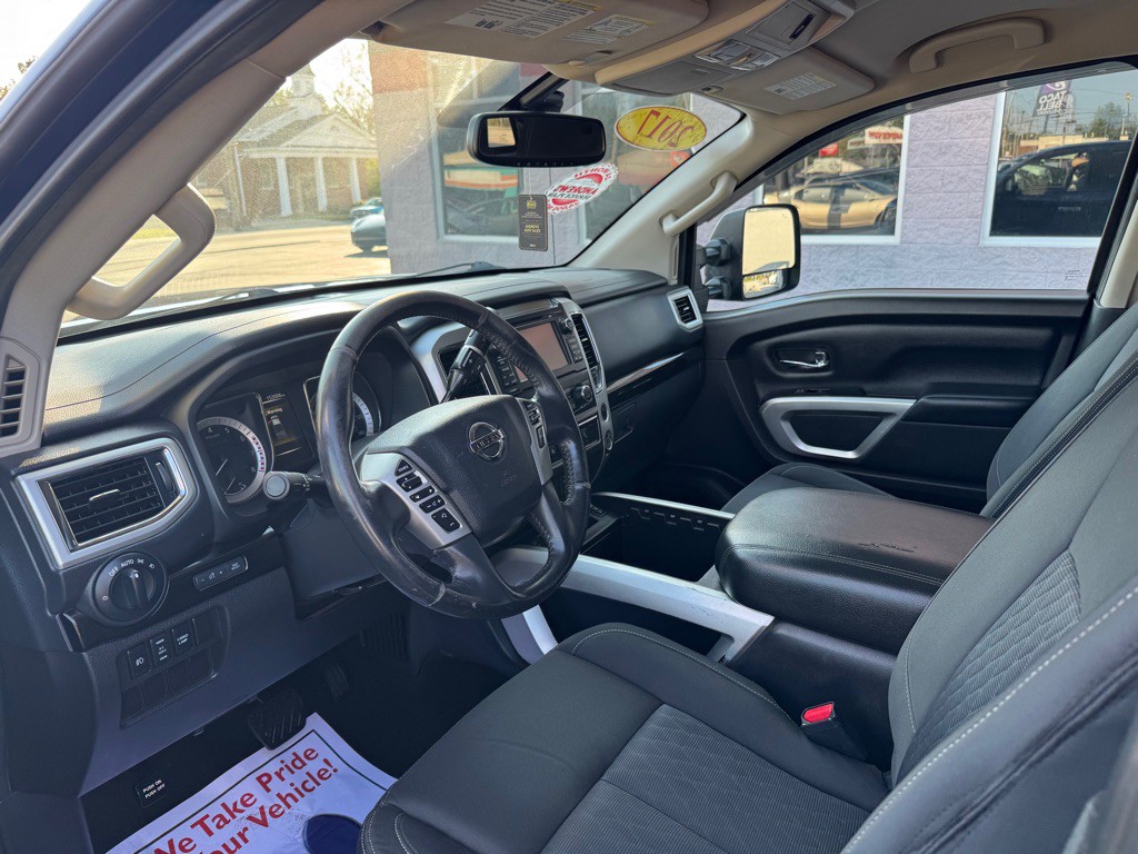 2017 Nissan Titan Image 5