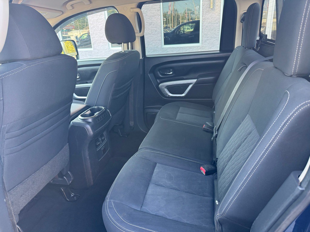 2017 Nissan Titan Image 6