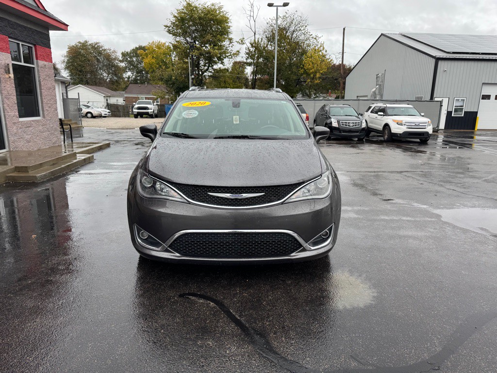 2020 Chrysler Pacifica Image 2