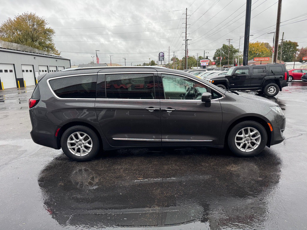 2020 Chrysler Pacifica Image 3