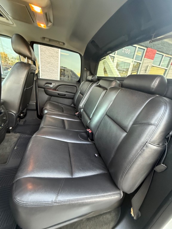 2013 Chevrolet Avalanche Image 7