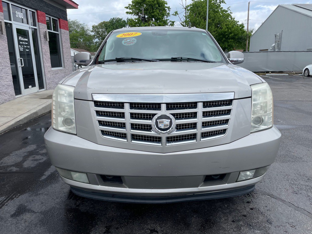 2007 Cadillac Escalade Image 2