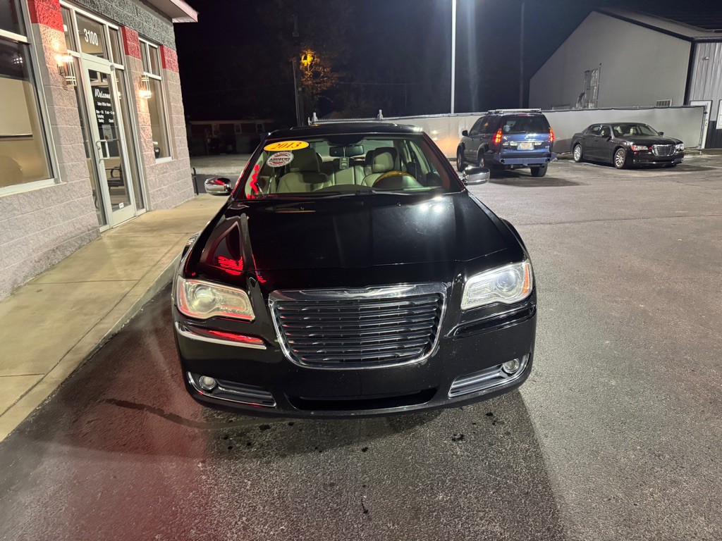 2013 Chrysler 300 Image 2