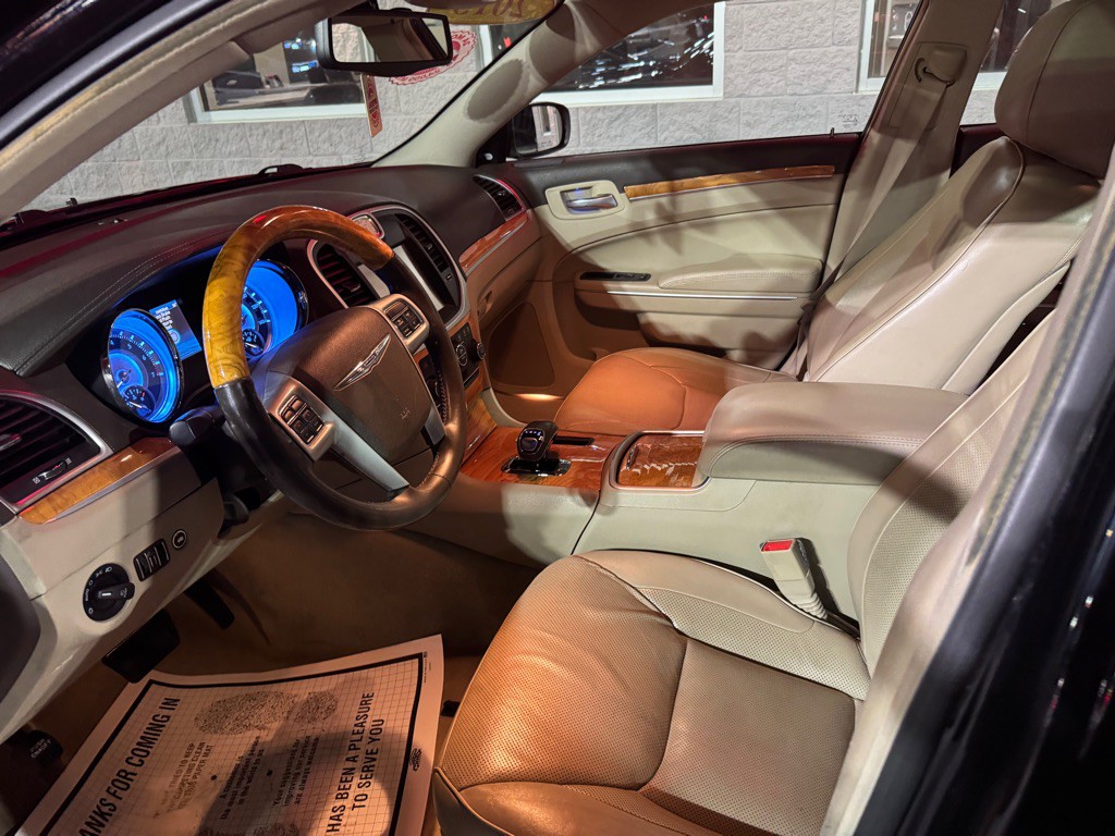 2013 Chrysler 300 Image 5