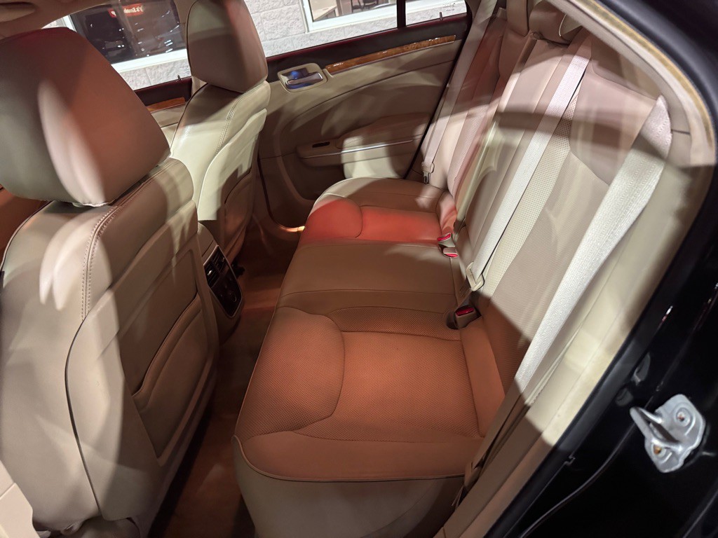 2013 Chrysler 300 Image 6