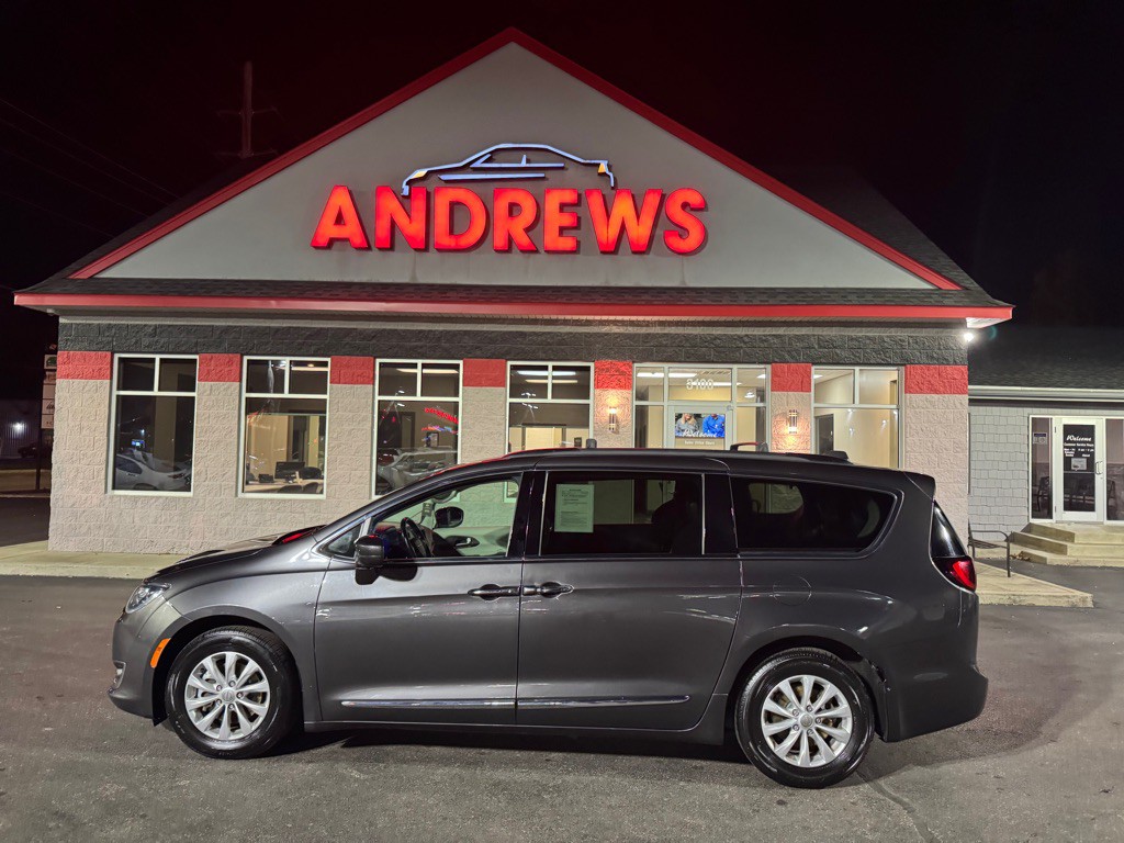 2017 Chrysler Pacifica Image 1