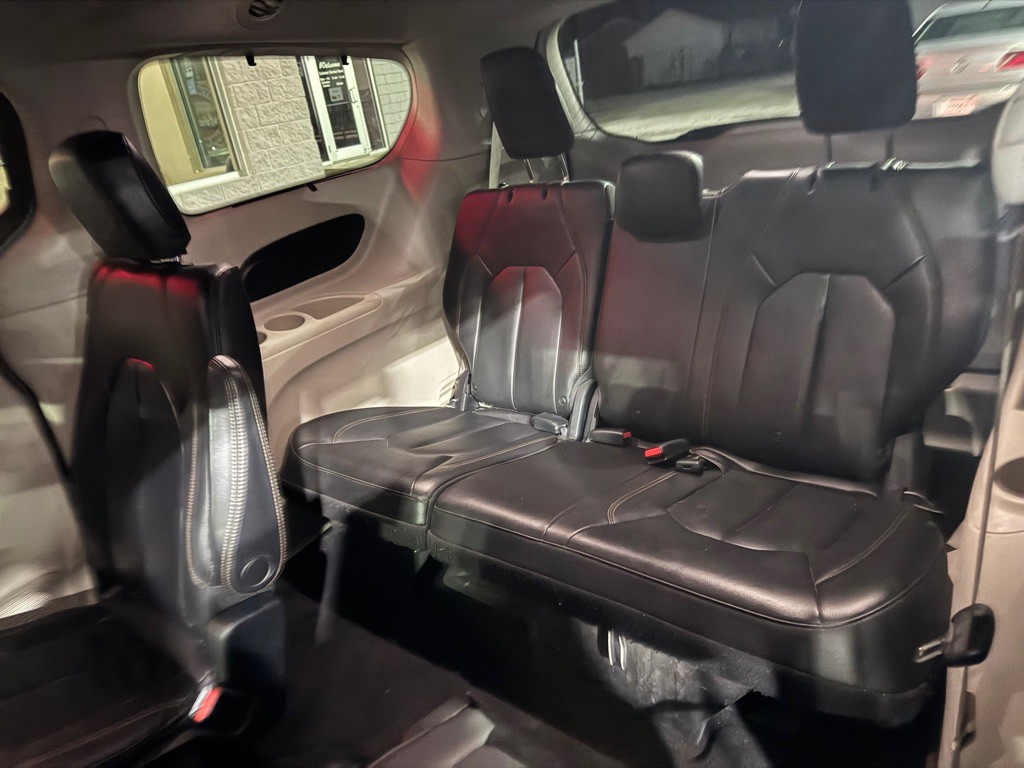 2017 Chrysler Pacifica Image 7