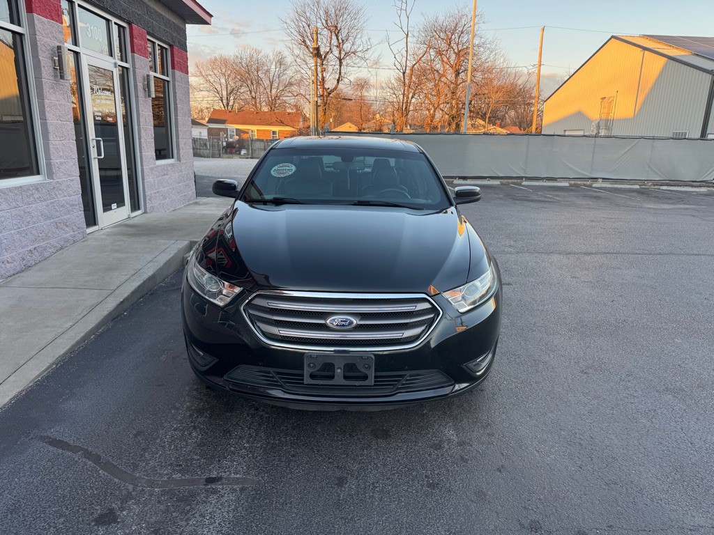 2015 Ford Taurus Image 2