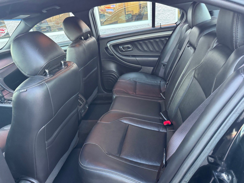 2015 Ford Taurus Image 6