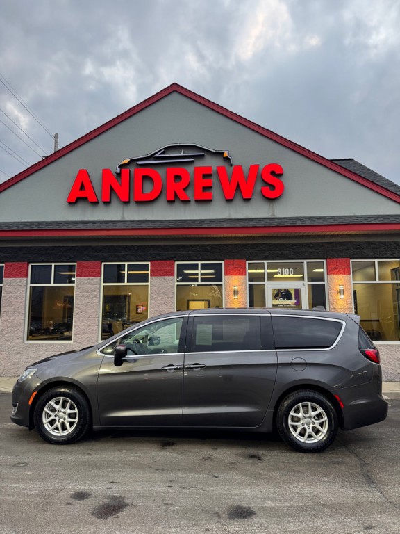 2017 Chrysler Pacifica Image 1