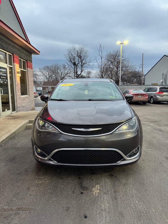 2017 Chrysler Pacifica Image 2