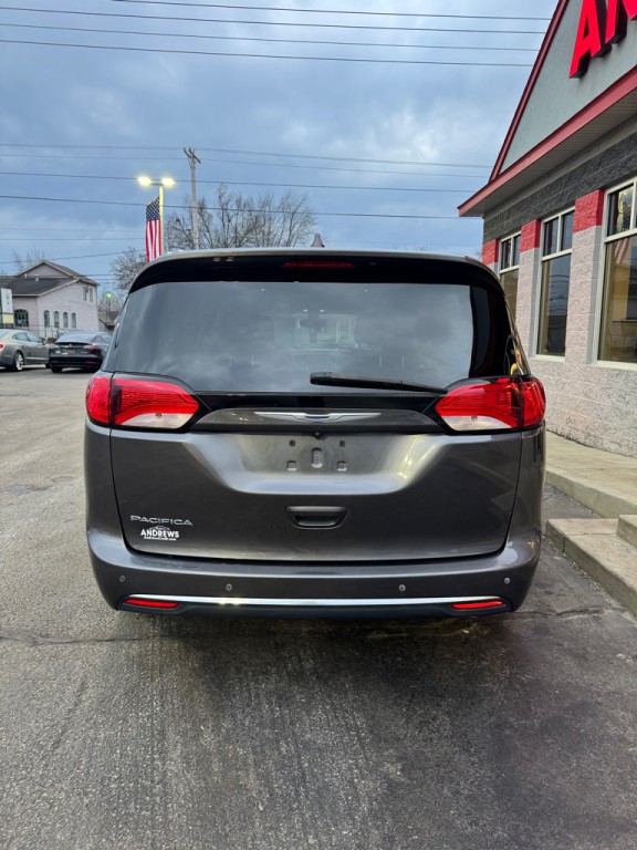 2017 Chrysler Pacifica Image 4