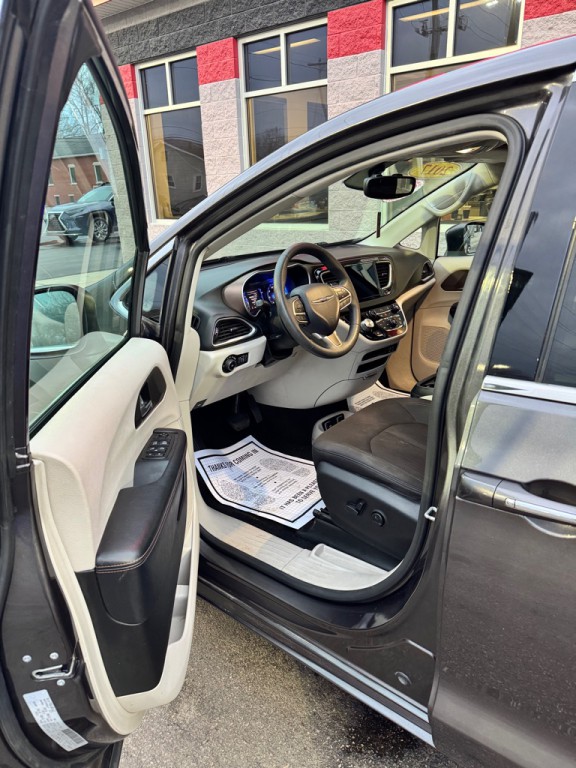 2017 Chrysler Pacifica Image 5