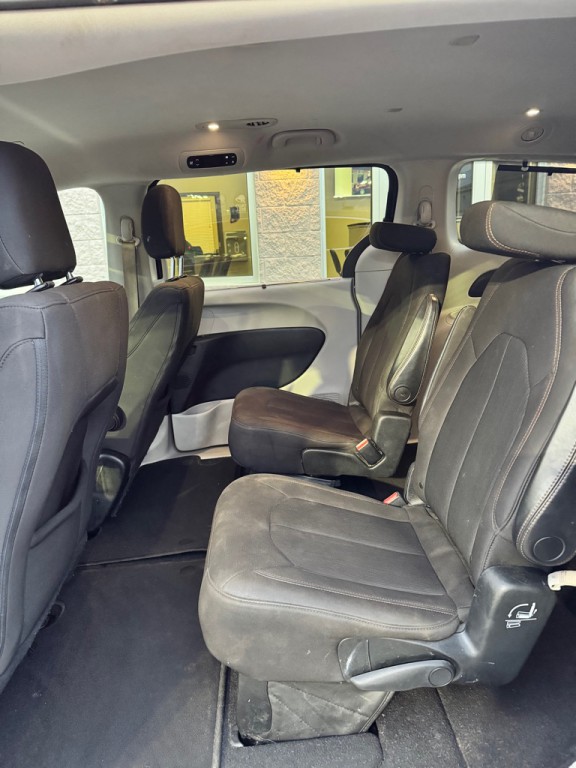 2017 Chrysler Pacifica Image 7