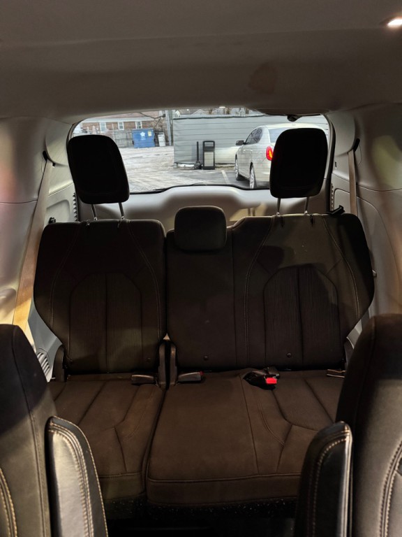 2017 Chrysler Pacifica Image 8