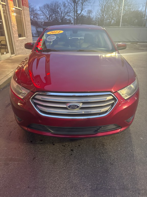 2014 Ford Taurus Image 2