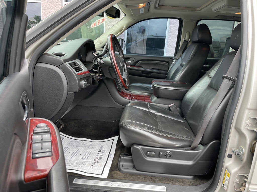 2007 Cadillac Escalade Image 13