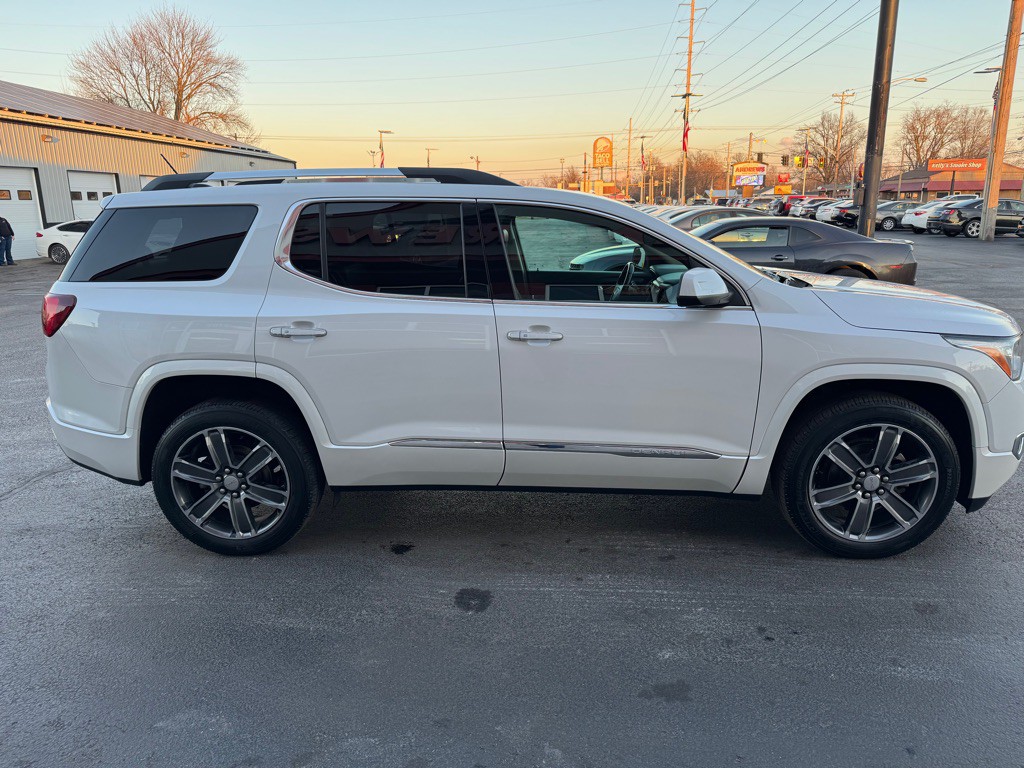 2017 GMC Acadia Image 3